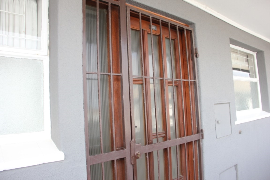 To Let 2 Bedroom Property for Rent in Somerset West Western Cape
